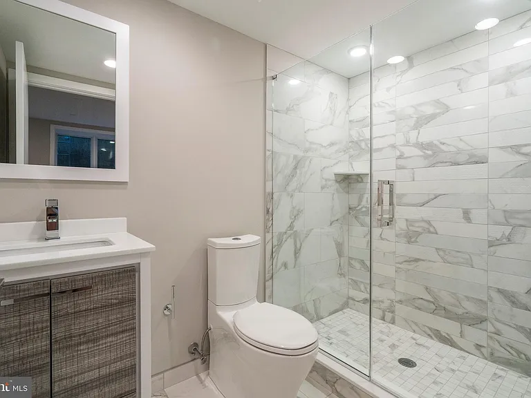 1430 Clymer St #1 — Photo 20