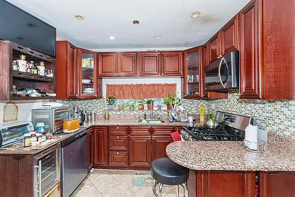 Sold by Fillmore | media 8