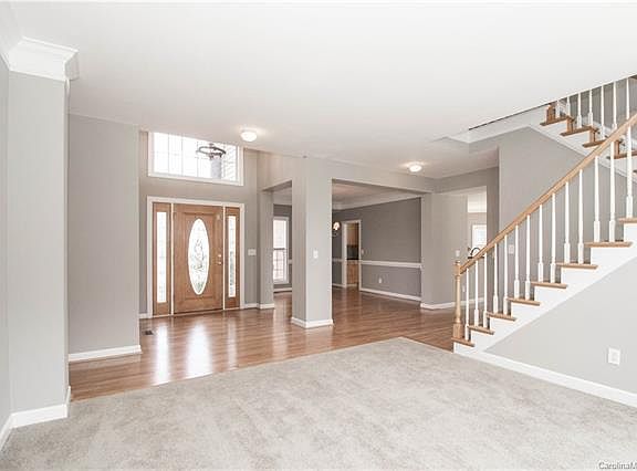 4th image of 216 Castles Gate Dr