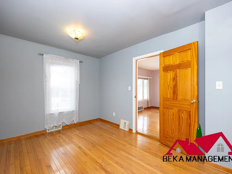 26627 Rialto St — Photo 5