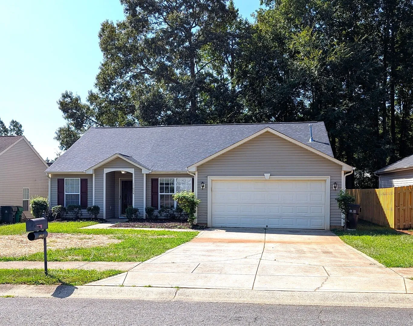 4 Bedroom! University Area! 100% Updated! — Photo 1