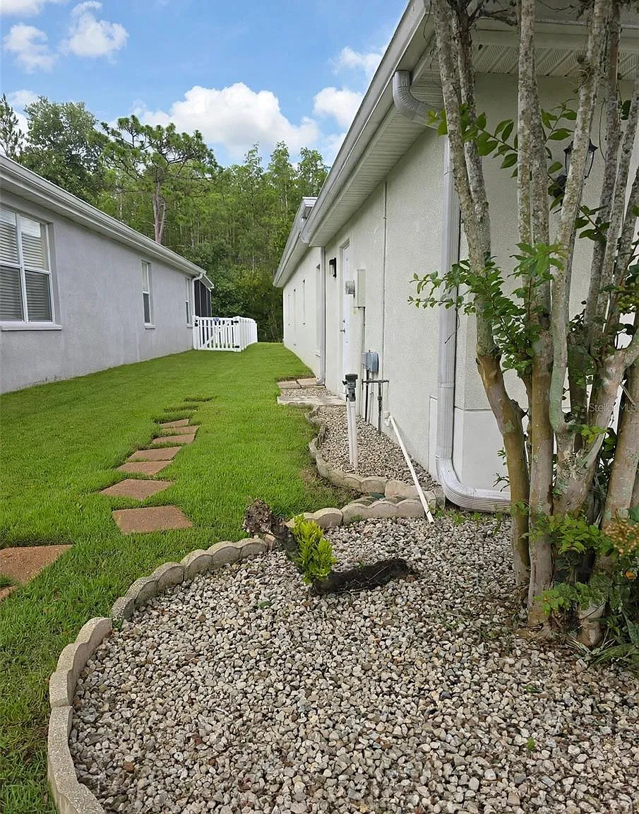3 bed, 2.0 bath, 2098 sqft, $2,500 — Photo 3