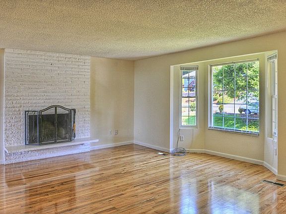 3rd image of 18245 11th Ave NE