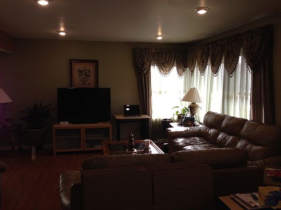 2nd image of 812 Cromwell Ave