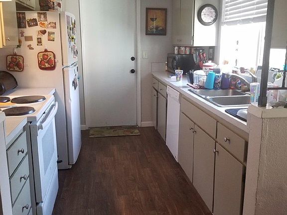 3rd image of 2311 Helm Ave