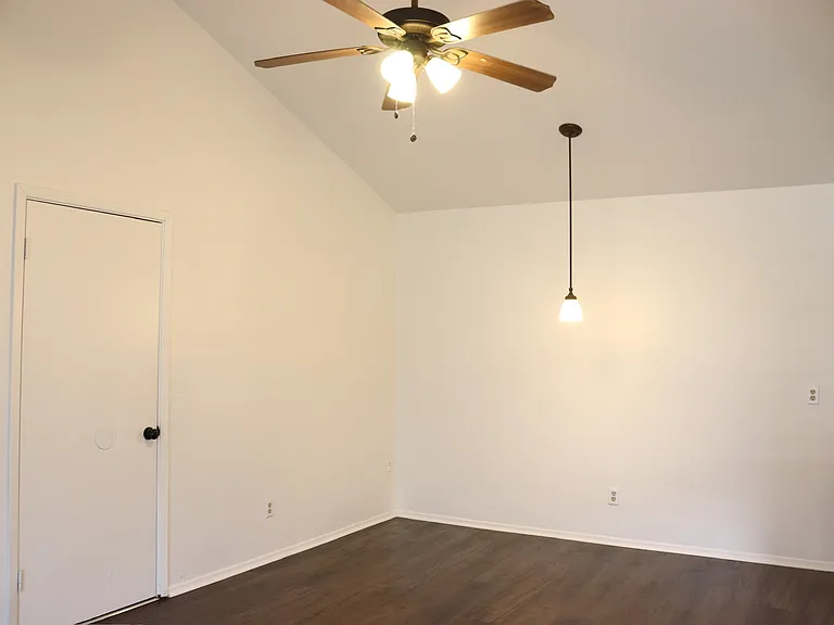 10020 Redondo Dr — Photo 5