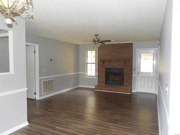 3rd image of 223 Fox Brier Dr