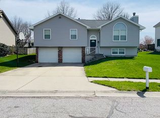 525 Taylor Dr, Liberty, MO 64068