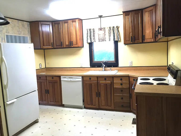 2381 Ghent Ave — Photo 11