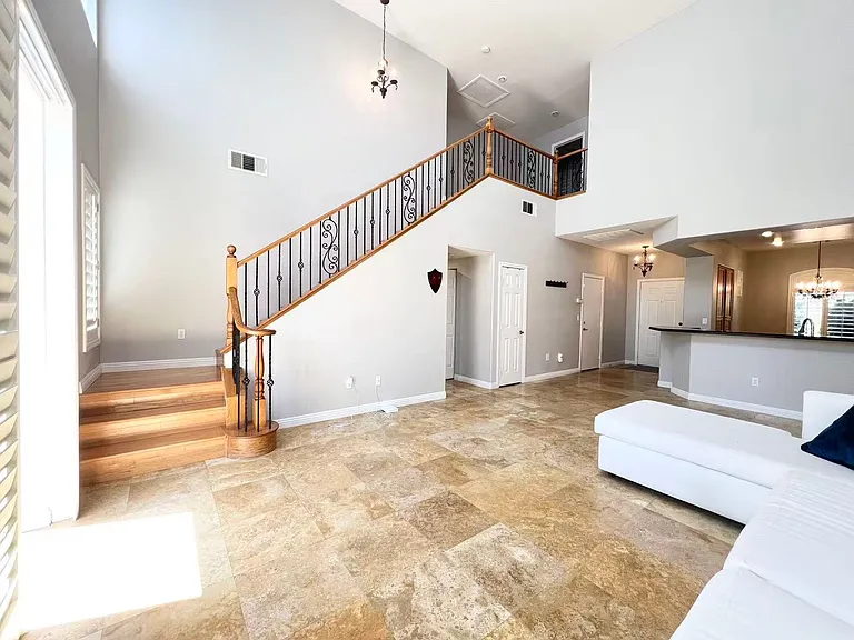 538 Los Hermanos St — Photo 3