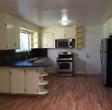 4th image of 2133 Clarke Ave