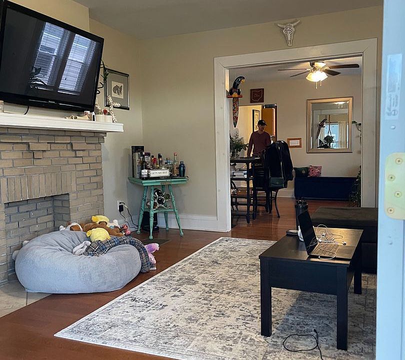 1st image of 91 E Como Ave