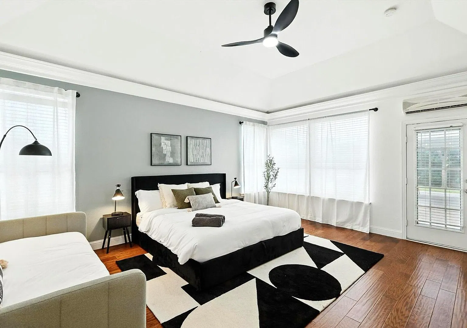 Luxury 6BR 2.5BA Home | Pool, Cinema & Game Room — Photo 2