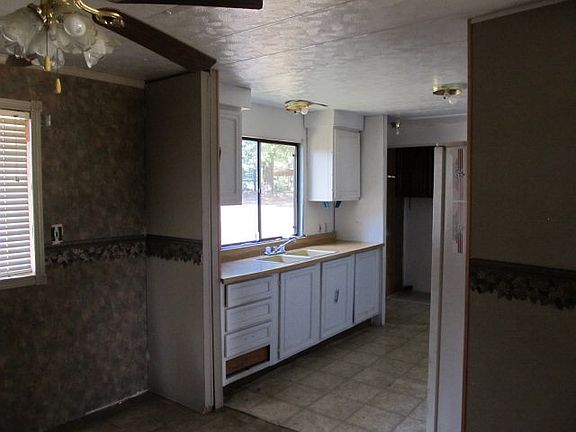 4th image of 1073 E Main St