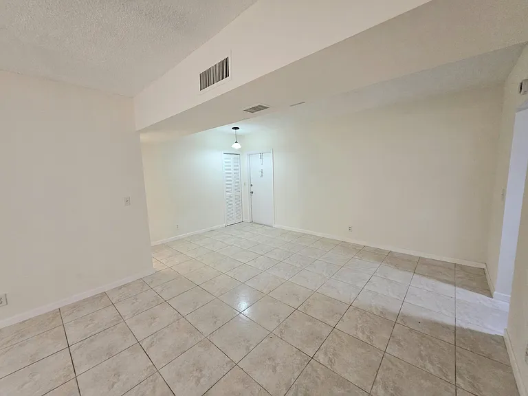 683 NW 13th St #27 — Photo 7