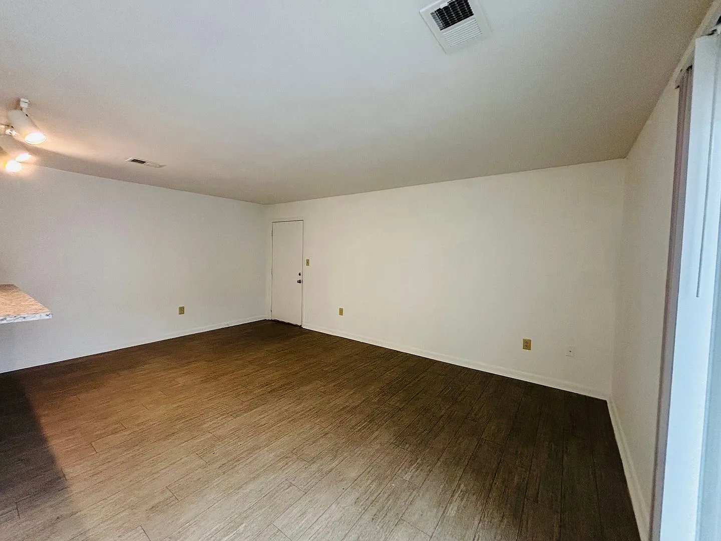 4 Bedroom 2 Bath Condo — Photo 4