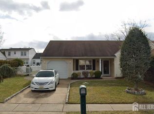 15 Woodbury Rd, Edison, NJ 08820