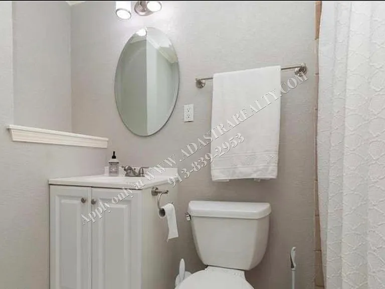 621 N Cedar St — Photo 4