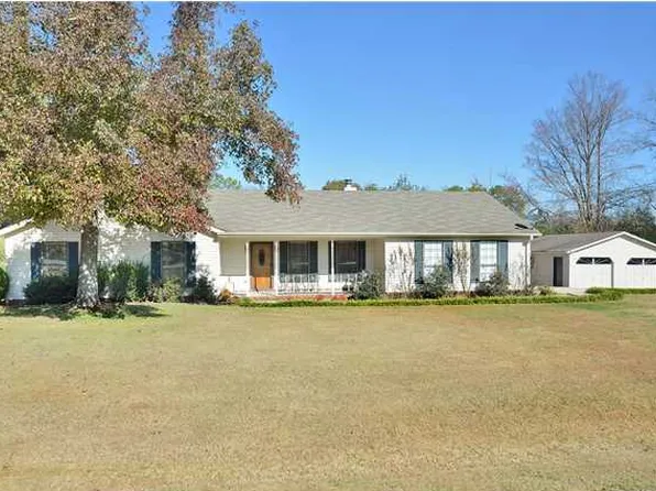 25 Shoreline Dr, Killen, AL 35645
