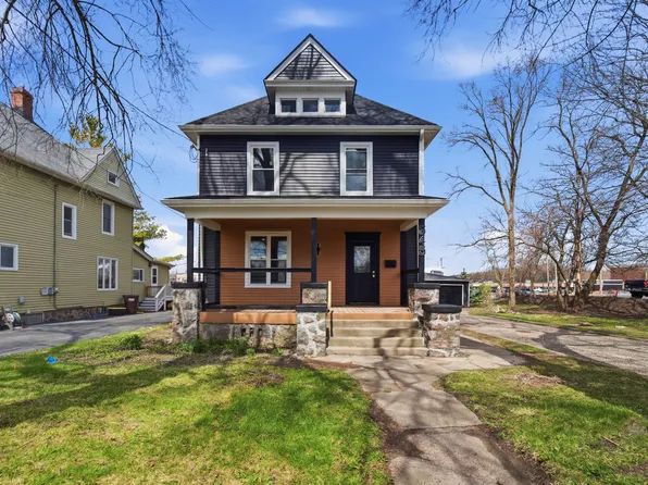 645 E Calhoun St, Woodstock, IL 60098