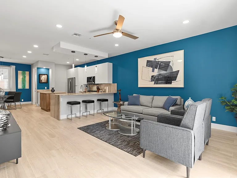 2241 NE 9th Ave — Photo 3