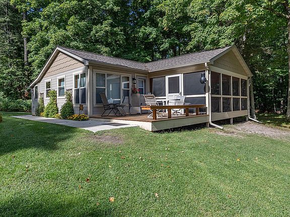 2nd image of 606 Spain Dr NW