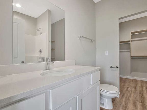 2nd image of 13543-13557 W Haskell St #13555