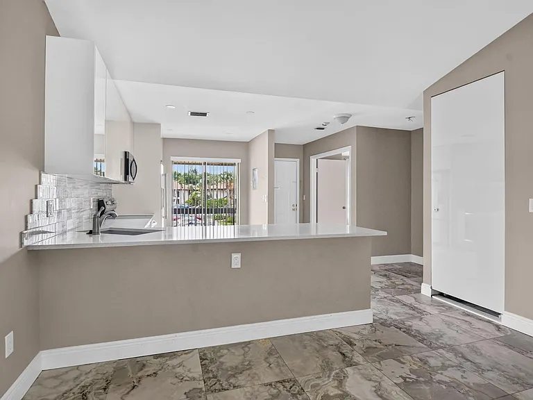 301 Club Cir #208 — Photo 12
