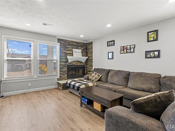 3rd image of 11811 Seven Hills Dr
