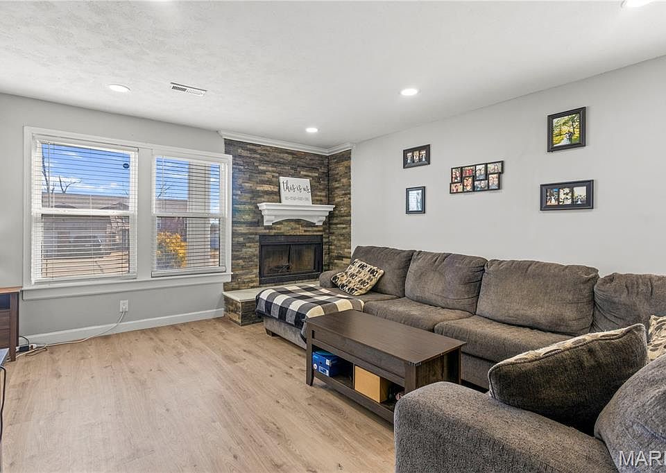 11811 Seven Hills Dr, Florissant, MO 63033 | Zillow