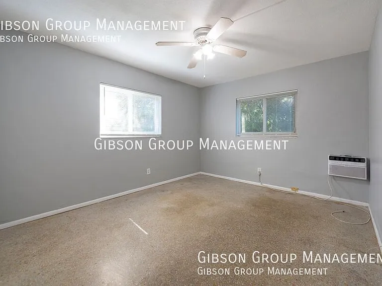 806 NE 16th Pl #4 — Photo 5
