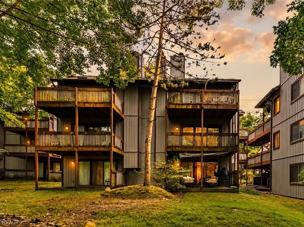 2163 Pinebrook Trl, Cuyahoga Falls, OH 44223