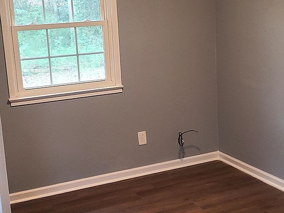 4th image of 10 Tilley Ct