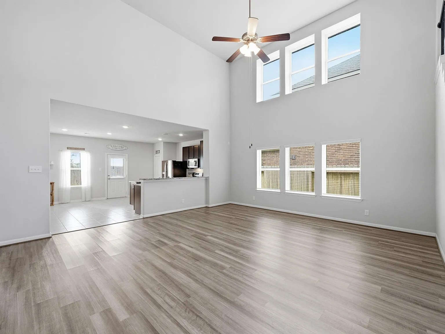 4 bed, 2.5 bath, 2513 sqft, $3,000 — Photo 4