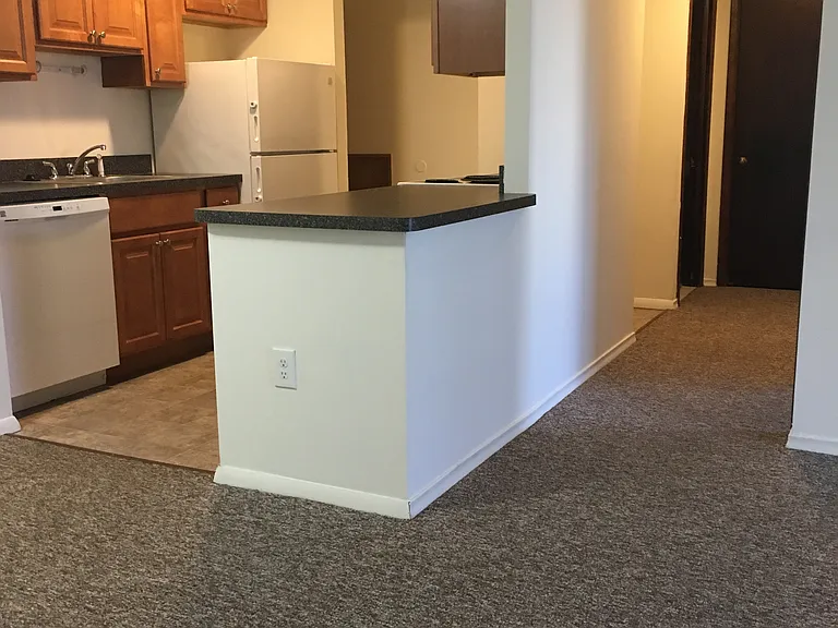 Hallmark Apartments — Photo 9