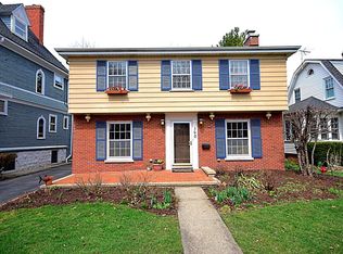 160 Gage Rd, Riverside, IL 60546