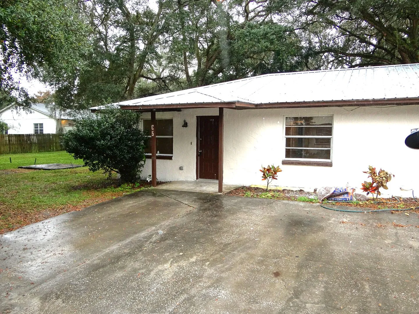 Rent is 1/2 price 1st month - 2 bed & 1 bath — Photo 1