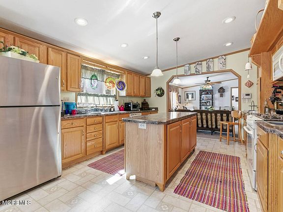 4th image of 35 Goldenrod Place