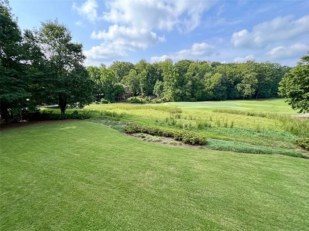 6 bed, 7.0 bath, 7480 sqft, $8,500 — Photo 3