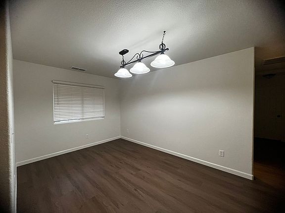 5th image of 3920 E Oak Ave