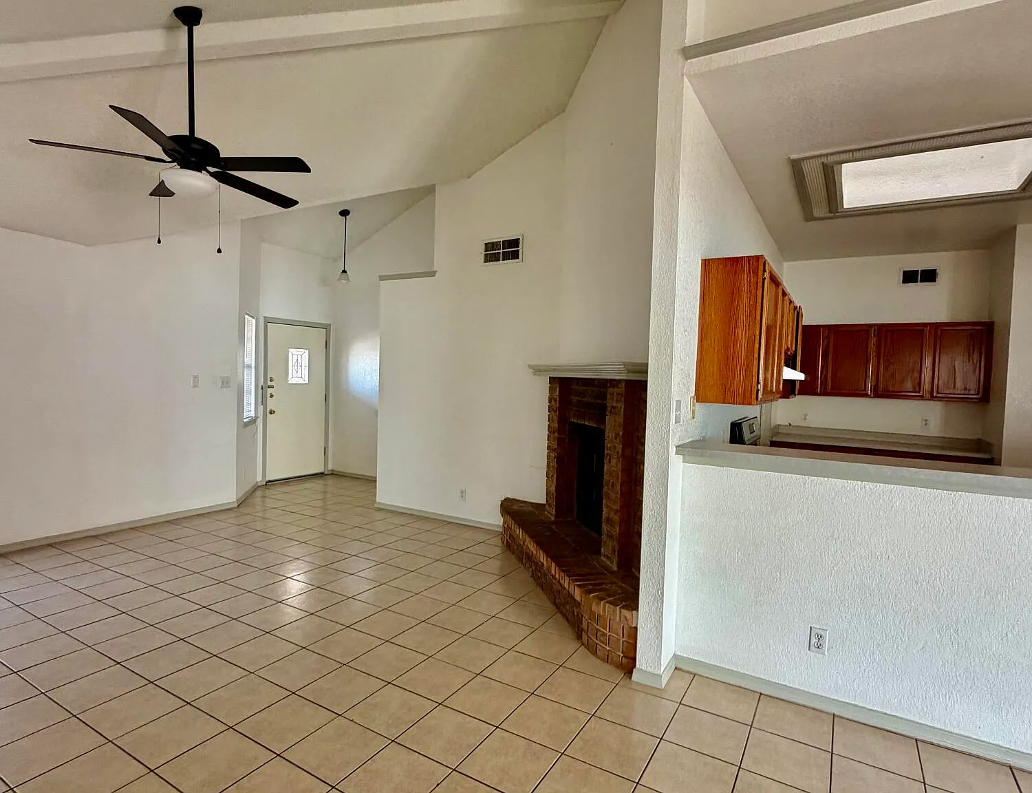 3 bed, 2.0 bath, 1386 sqft, $1,725 — Photo 4