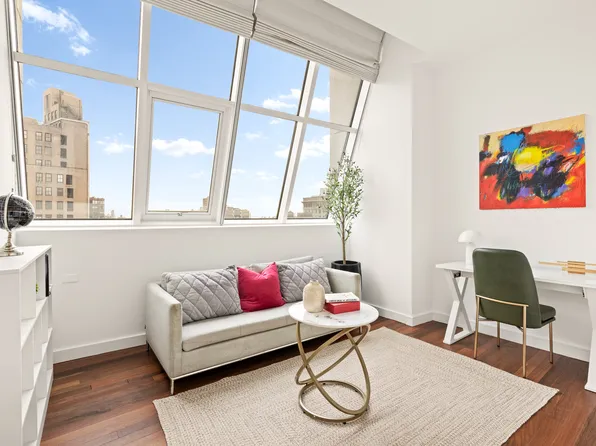 8 Union Square South image 16 of 20