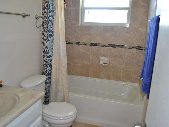 4th image of 1045 Imperial Dr