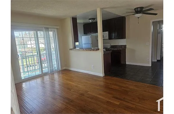 Building Photo - 14148 Erwin St #4
