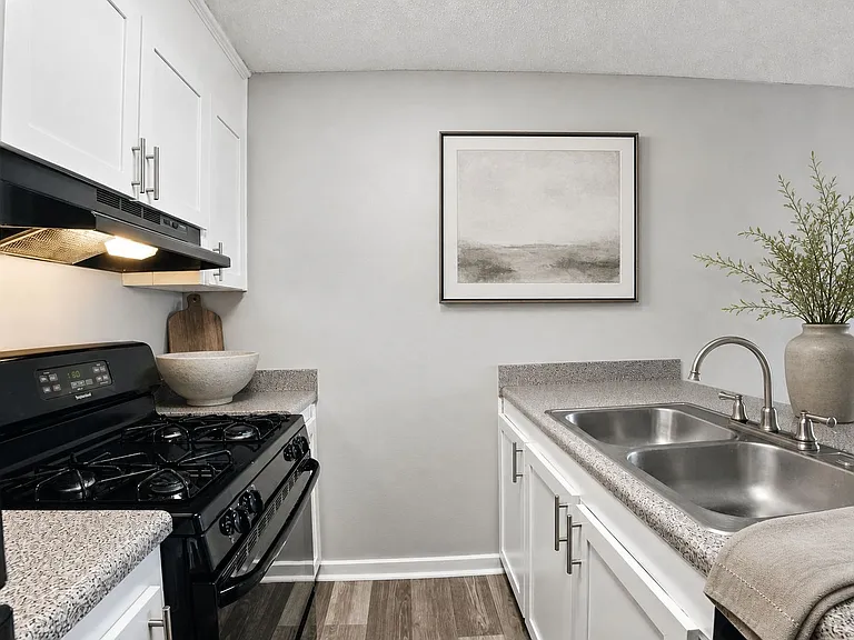 Stonewood Apartments — Photo 12