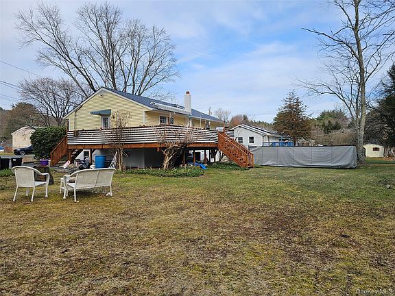 3rd image of 4 Pinegrove Drive