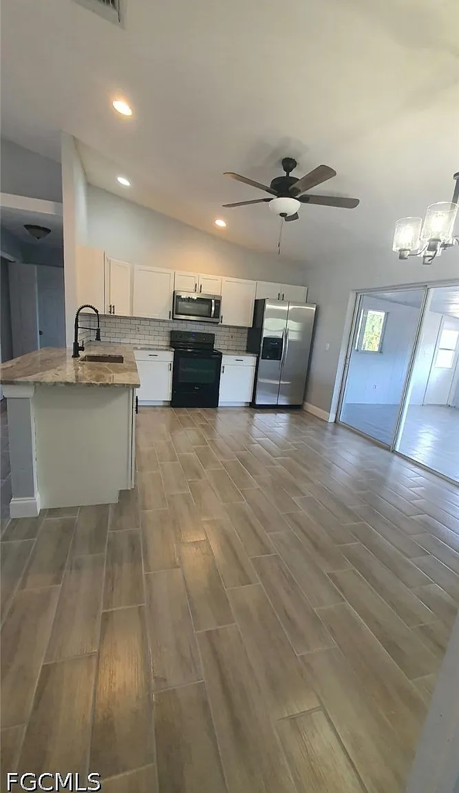 3 bed, 2.0 bath, 1415 sqft, $1,500 — Photo 2