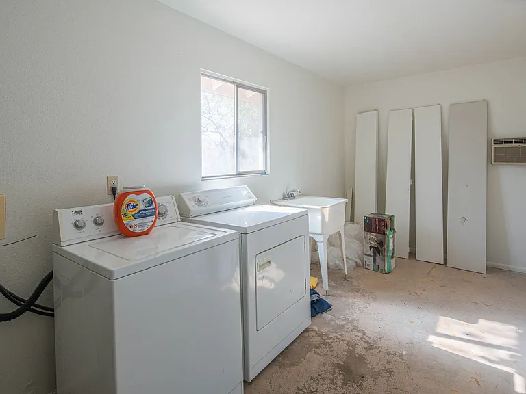 1047 E Alameda Dr — Photo 13