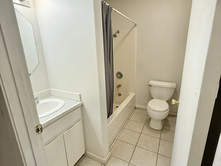 207 Brantley Cir — Photo 16