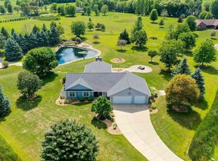 649 Harvest Winds Ct, De Pere, WI 54115
